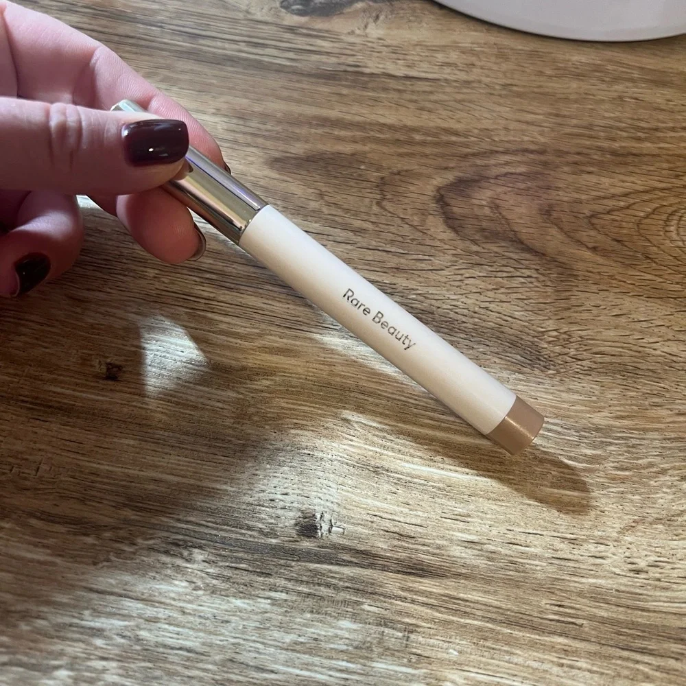 RARE BEAUTY ALL OF THE ABOVE WEIGHTLESS EYESHADOW STICK - INTEGRITY